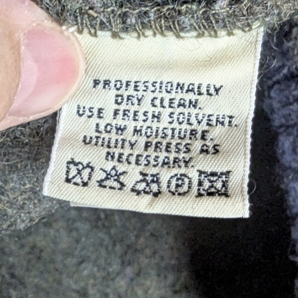 Eddie Bauer medium 83% wool men's V-Neck sweater in olive green, navy, rust - Picture 4 of 10